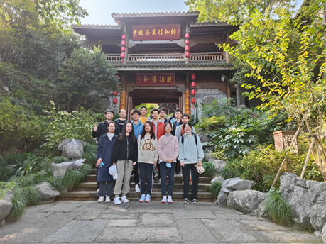 Enjoy sweet osmanthus flowers in October